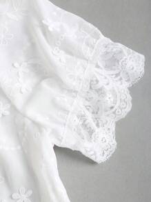 Sweetra French Romantic Style Slimming Lace Lightweight Beach Vacation Sunscreen Short Sleeve Cardigan