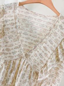 CosyJoli 大码夏季休闲简约度假花卉印花 V 领荷叶边拼接女式衬衫