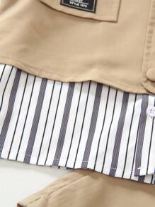 Set da 3 pezzi per giovani ragazzi, composto da polo a maniche corte a righe, gilet e pantaloncini casual. La polo a righe presenta un design elegante con colletto alla coreana, il gilet ha una decorazione a toppe alla moda e i pantaloncini larghi sono adatti per bambini attivi. Questo set è comodo e versatile per l'uso quotidiano, le attività all'aperto e le riunioni informali, rendendo il bambino il centro dell'attenzione. - Multicolore - Visualizzare 5