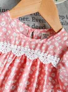 SHEIN Baby Mädchen locker sitzender Rundhals-Nachthemd mit Spitzenbesatz und Blümchenmuster, lässiger Sommerstil