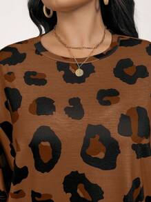 SHEIN LUNE 大码豹纹动物印花基本款休闲卡其色 T 恤，适合夏季