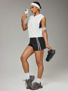 Easithlete 3 件套女士休闲百搭瑜伽连帽背心、短款背心和短裤运动套装 - 彩色 - 查看 6