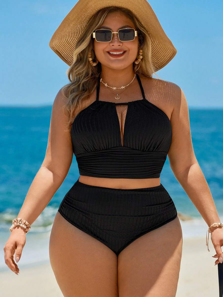 SHEIN Swim 大尺碼純色掛脖式泳衣與三角泳褲套裝,適合夏季海灘度假 - 黑色 - 查看 1