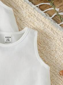 SHEIN Vintaside Kids 男婴四件套经典休闲日常运动舒适白色背心，适合日常生活、度假、上学、春夏、返校、秋季穿着。 - 白色 - 查看 3