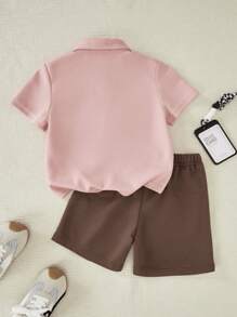 SHEIN Set tricou polo cu nasturi și design brodat și pantaloni scurți sport pentru băieți