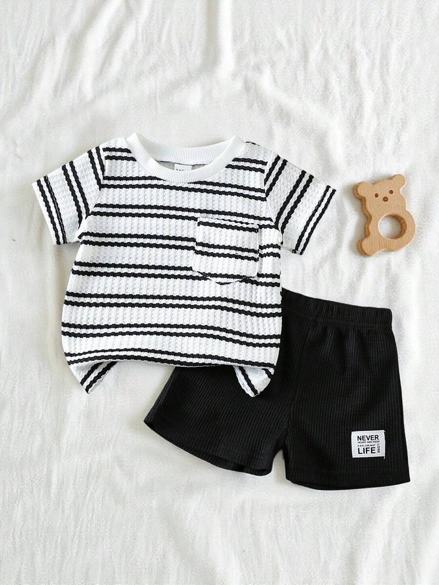 SHEIN Vintaside Kids 2 bucăți pentru bebeluși băieți, în dungi, tricot, tricot, buzunar, cu gât rotund, cu mânecă scurtă și set de pantaloni scurți peticiți cu litere, cu talie elastică neagră, vară - Negru - Vizualizare 1
