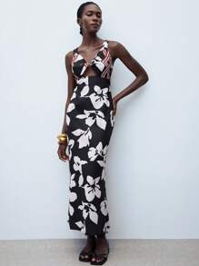 Maija Robe ajustée avec découpe à la taille, imprimé symétrique multicolore. Tenue de loisirs décontractée pour femmes, printemps/été