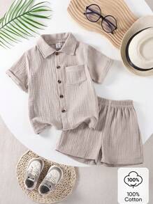 SHEIN 2 件套年轻男孩棉质休闲简约学院风短袖衬衫和短裤，适合日常穿着、学院风、旅行、玩耍、春夏度假、假期、旅行、放松、日光浴 - 卡其色 - 查看 11