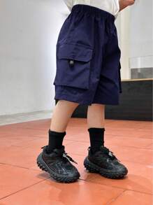 SHEIN 小男孩休闲宽松工装短裤，配有超大侧袋，适合日常穿着