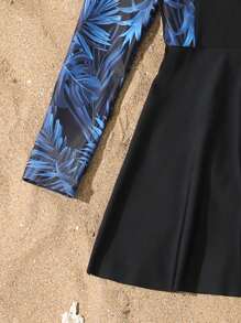 SHEIN Conjunto de 2 piezas de biquini para niñas preadolescentes: Top tipo chaleco sin mangas con estampado floral, cierre con cremallera; Bottom: Falda negra con estampado floral de retazos, traje de baño de dos piezas