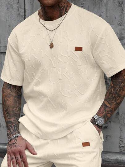 Manfinity CasualCool Camiseta de cuello redondo casual para hombres, camiseta casual de verano para hombres con diseño en relieve de letras en inglés, tela con textura de moda minimalista