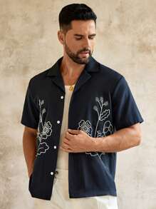 HIMLAND 男士夏季新款海军蓝线条花卉刺绣领衬衫，短袖宽松设计师款，男士休闲梭织花卉线条刺绣宽松落肩短袖衬衫，男士衬衫，男士短袖衬衫，男士印花衬衫，男士刺绣衬衫，男士海军蓝衬衫，男士领衬衫，男士夏季休闲衬衫，男士度假装衬衫，线条花卉衬衫，男士设计师衬衫，SS25 新款男士衬衫，男士衬衫，男士纽扣衬衫，乐队衬衫，蓝色男士花卉衬衫 - 藏蓝色 - 查看 7