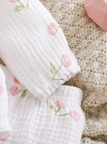 Bộ quần áo cardigan dài tay in họa tiết quả anh đào cho bé gái sơ sinh kèm mũ và yếm, thích hợp chụp ảnh tại nhà - trắng - Xem 4