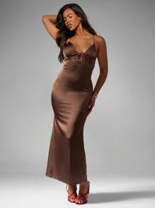 MISSGUIDED 缎面晚礼服 修身拖地长裙 后背交叉细节 派对舞会婚礼宾客正式礼服 - 咖啡棕 - 查看 1