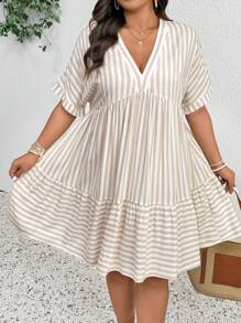 SHEIN Frenchy 大码女式V领短袖休闲度假条纹连衣裙 - 杏色 - 查看 5