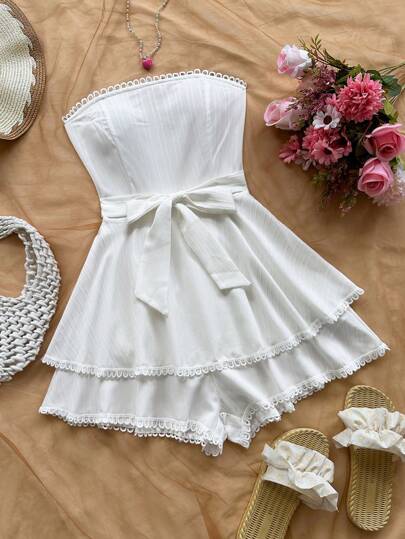 Soleia 女士度假装：奶油白色编织罗纹波浪纹理、带荷叶边饰边的紧身胸衣领口、收腰蝴蝶结、荷叶边下摆嵌件、宽松 A 字型连体衣、派对和休闲海滩下午茶