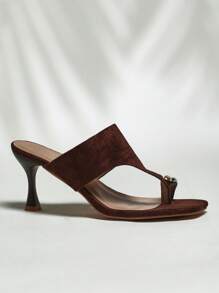 SHUZIA Sandalias de tacón con tiras entre los dedos y banda gruesa para mujer - Marrón - Ver 4