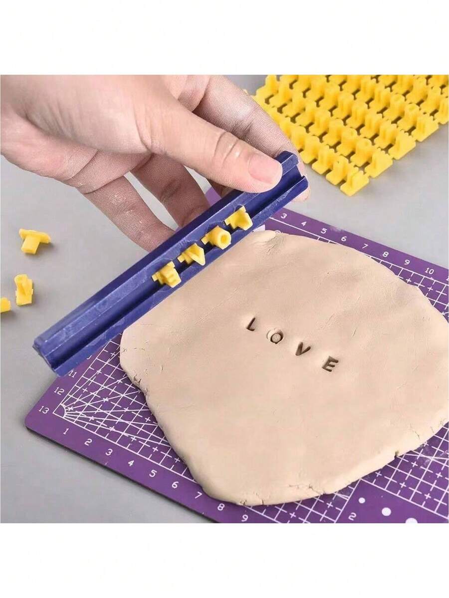 Nuevo molde de galletas en forma de letras y números, herramienta para prensar cerámica, sello para hornear, molde DIY para imprimir y grabar, cortador de galletas, utensilios para pasteles - Amarillo - Ver 1