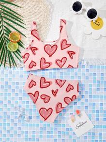 Set di costume da bagno con camisole e slip con stampa a cuori carini e dolci per ragazze giovani, per l'uso casual, da indossare in estate, per uscite in famiglia, per le vacanze e per andare in spiaggia
