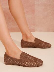 SHUZIA Ladies Summer Vacation Casual Crochet Raffia Loafer Flats - Maroon - View 2