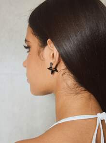 SHEIN X Lucía Bellido SHEIN ICON 一对简约星形时尚耳环，简约实用，多用途 - 黑色 - 查看 4