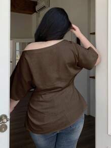 Dazy Plus 加大码斜肩纯色腰部收紧套头衫设计 - 棕色 - 查看 4