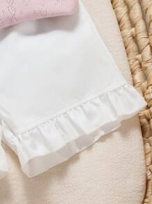 SHEIN Vintaside Kids 2 件装女婴夏季绿色镂空针织可爱舒适短袖上衣搭配编织荷叶边短裤套装