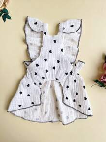 春夏季宠物服饰及用品，适用于泰迪、比熊犬、博美犬等犬猫。特色包括可爱的爱心主题狗狗服装。