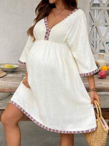 SHEIN 1件纯色刺绣领孕妇连衣裙，长袖白色女式连衣裙，女士短款连衣裙，夏季工作连衣裙，波西米亚风孕妇连衣裙，女士孕妇连衣裙，夏季孕妇连衣裙，白色波西米亚风连衣裙，孕妇度假连衣裙，刺绣孕妇连衣裙 - 白色 - 查看 7