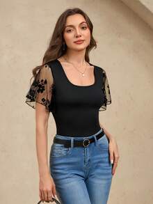 EMERY ROSE Body Contraste Floral Malha Manga flutuante Gola de Scoop - Preto - Ver 6