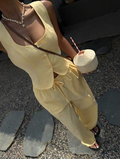 SHEIN EZwear Kadınlar için Yeni Tereyağı Sarısı Keten Yelek ve Pantolon Takımı, Tatil Giyimine Uygun ve Günlük Sokak Giyimine Uygun