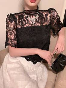 DAZY بلوزة إنسيابية أنيقة للنساء بياقة دانتيل وأكمام قصيرة، 2 في 1 لفصل الصيف - الأسود - مشاهدة 7