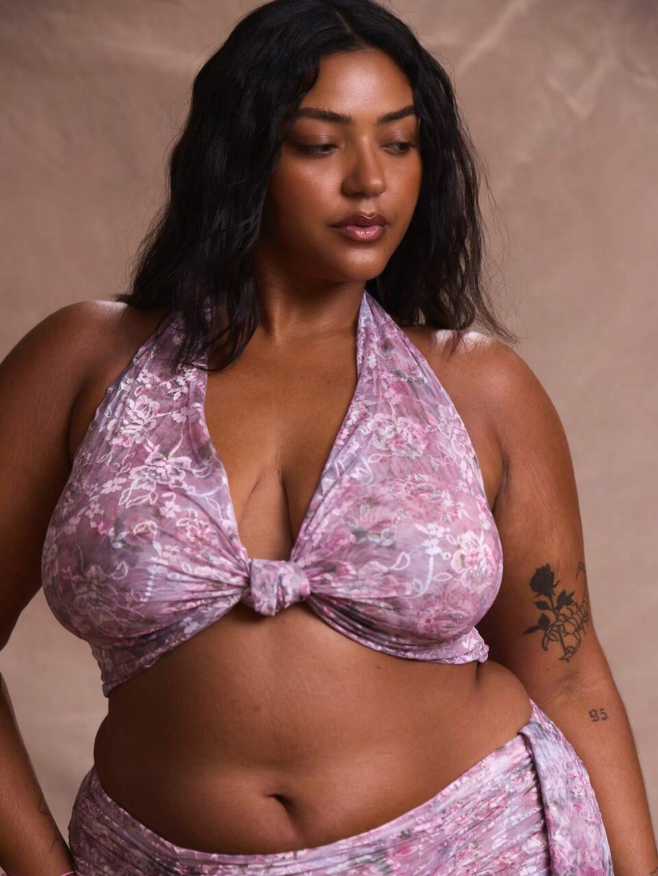 Trägerloses Spitzen-Twist-Vorderseiten Crop Top für Urlaub, Schwimmen, sexy, romantisch, elegant, Frühling Sommer