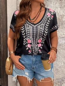 EMERY ROSE Plus Size V-Neck Loose Short Sleeve Graphic T-Shirt With Side Slit, Casual Going Out Tops For Women, Summer - Black - View 4