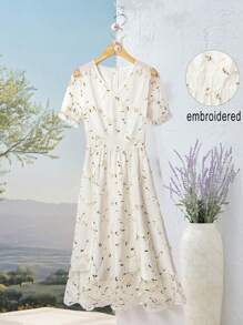 Rusticease Đầm hở eo thêu hoa lưới tương phản mùa hè cho nữ - trắng - Xem 1