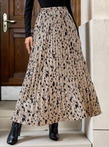 Solivie Allover Print Pleated Skirt
