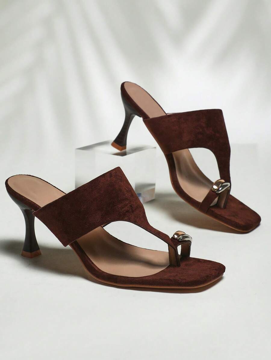 SHUZIA Sandalias de tacón con tiras entre los dedos y banda gruesa para mujer - Marrón - Ver 1