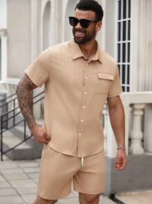 Manfinity Homme Conjunto de camisa e shorts casuais plus size masculinos de verão com bolsos lisos e manga curta, abotoamento simples - Caqui - Ver 3