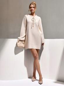 CLARA VERO Váy đan mini màu trơn cổ bẻ tay loe buộc dây Casuglow Crisscross - Màu be - Xem 1