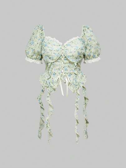 Fairycore Blusa estiva in tessuto strutturato con fantasia floreale sparsa e con dettagli in pizzo arricciato, disponibile anche in taglie comode