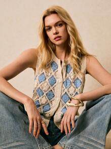 Poéselle Áo len cardigan dệt kim không tay cổ tròn họa tiết kẻ caro kim cương màu tương phản nút phía trước - Màu xanh nhạt - Xem 5