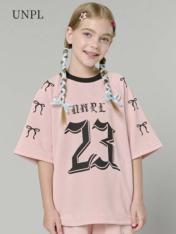 SHEIN Set da 2 pezzi per ragazze pre-adolescenti: T-shirt a maniche corte con stampa a contrasto di lettere e fiocchi, e pantaloncini