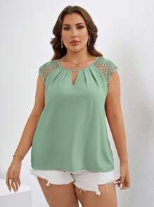 Chikora 大碼拼接水溶蕾絲鎖眼領口襯衫