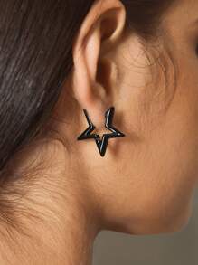 SHEIN X Lucía Bellido SHEIN ICON 一对简约星形时尚耳环，简约实用，多用途 - 黑色 - 查看 3