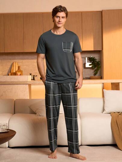 Manfinity Underwear&Sleepwear Basics طقم بيجاما رجالي تي شيرت كم قصير برسومات مربعات والبنطلون بجيب