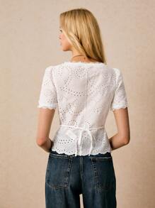 Poéselle 女士时尚优雅蕾丝拼布网眼刺绣荷叶边纽扣衬衫 - 白色 - 查看 6