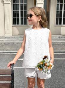SHEIN Bộ đồ hai mảnh cho bé gái tuổi teen, gồm áo không tay dáng rộng và quần short, chất liệu vải dệt thêu hoa phối ren, lưng nơ chữ V, màu trắng, thích hợp cho các hoạt động mùa xuân, phong cách đồng quê, tiệc trà chiều ngoài vườn, dạo chơi thường ngày, hoặc đi học. - trắng - Xem 2