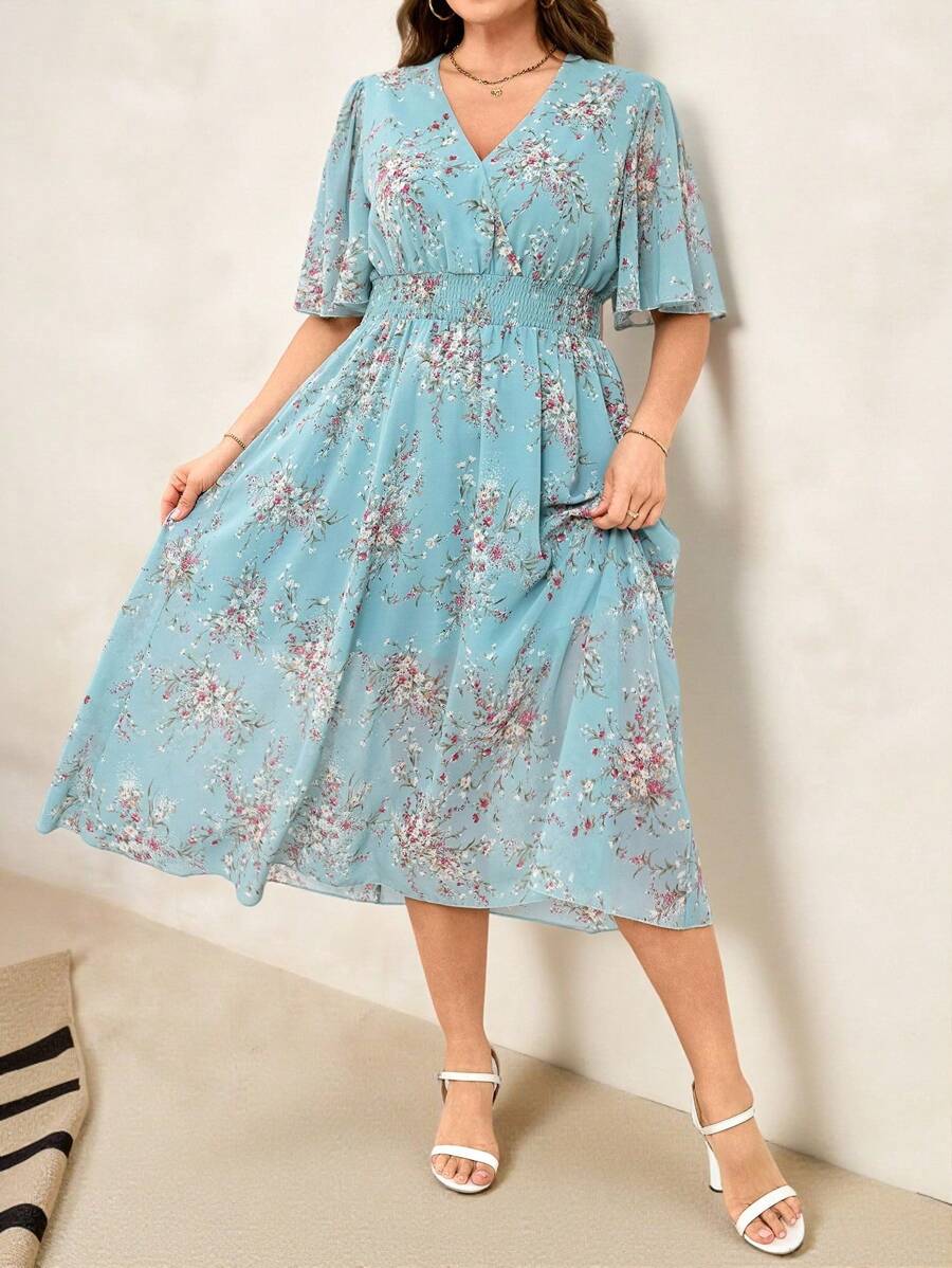 SHEIN Clasi 大码 V 领短袖花卉印花简约优雅连衣裙 - 淺藍色 - 查看 1