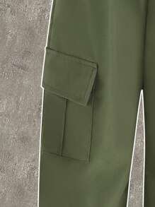 SHEIN مجموعتين من قميص كاجوال بأكمام قصيرة ذو رقبة دائرية وبنطلون كاجوال للفتاة الصغيرة ، مناسب للصيف - أخضر عسكري - مشاهدة 7