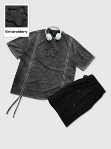 ROMWE MEN Street Life Kaos Lengan Pendek Hitam Gaya Jalanan dengan Tampilan Vintage Usang, Set Patch Bordir Bintang Lima - Hitam - View 1